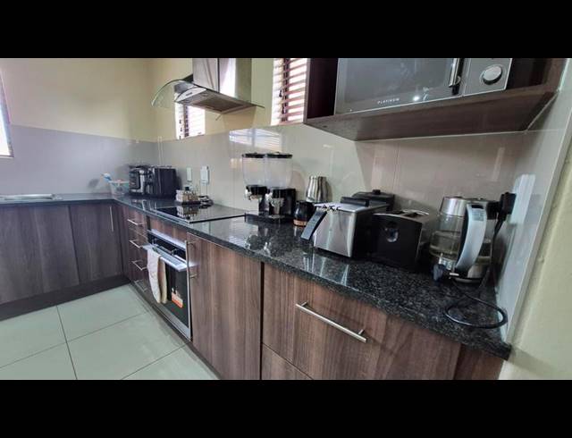 3 BEDROOM TOWNHOUSE FOR SALE IN RASLOUW GARDENS